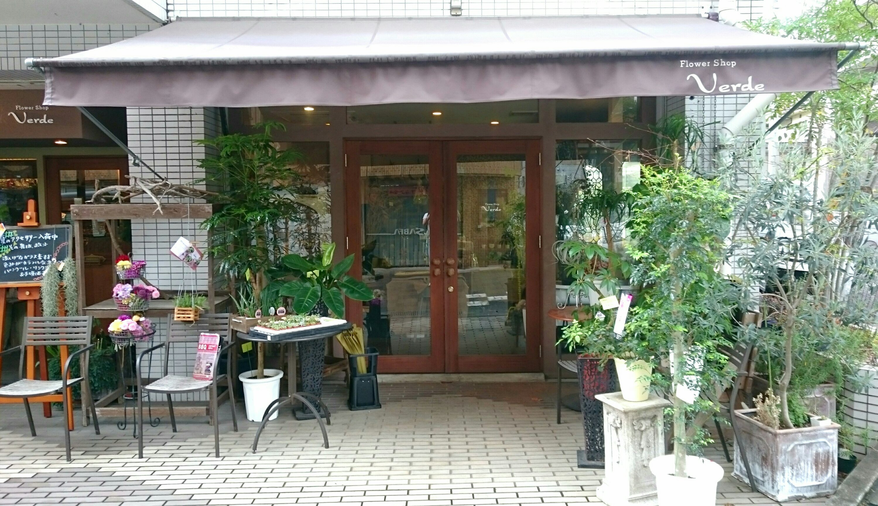 女子力アガる 住吉のアンティークな雰囲気の 花屋 カフェ バー Flower Shop Verde ながさーち 長崎 の観光スポット グルメ イベント情報など