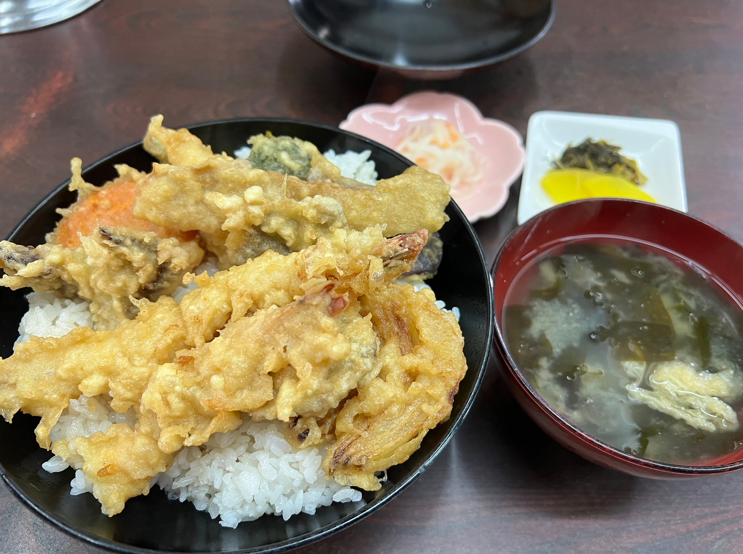 くじらの天丼!?創業63年の老舗天ぷら屋さん、長崎駅前の天乃家の鯨天丼! | ながさーち|長崎の観光スポット・グルメ・イベント情報など